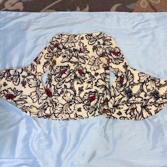 Julie Brown bell sleeve blouse size 4 - Picture 3 of 3